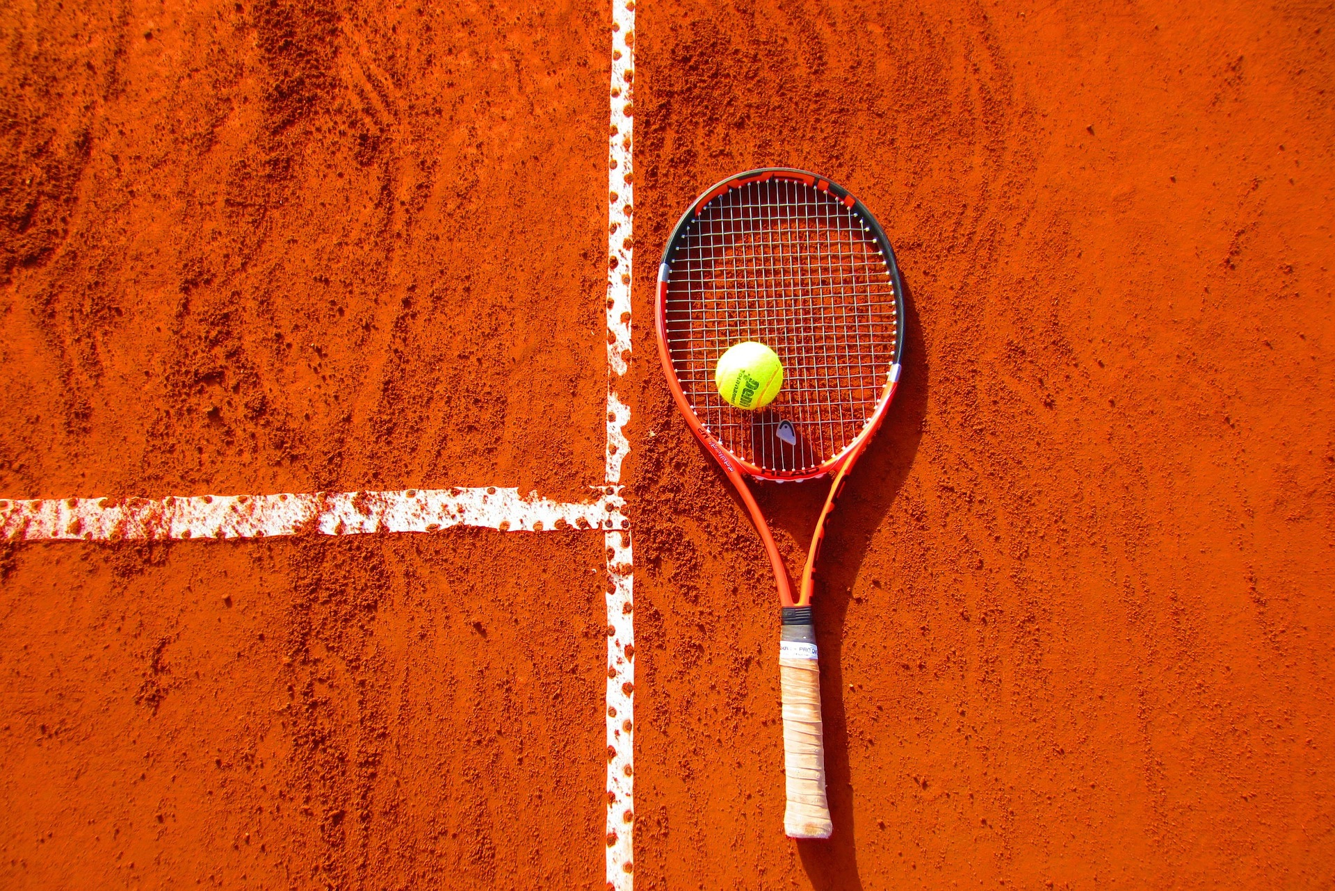 Las superficies de la cancha de tenis juegan un papel crucial en tu rendimiento.